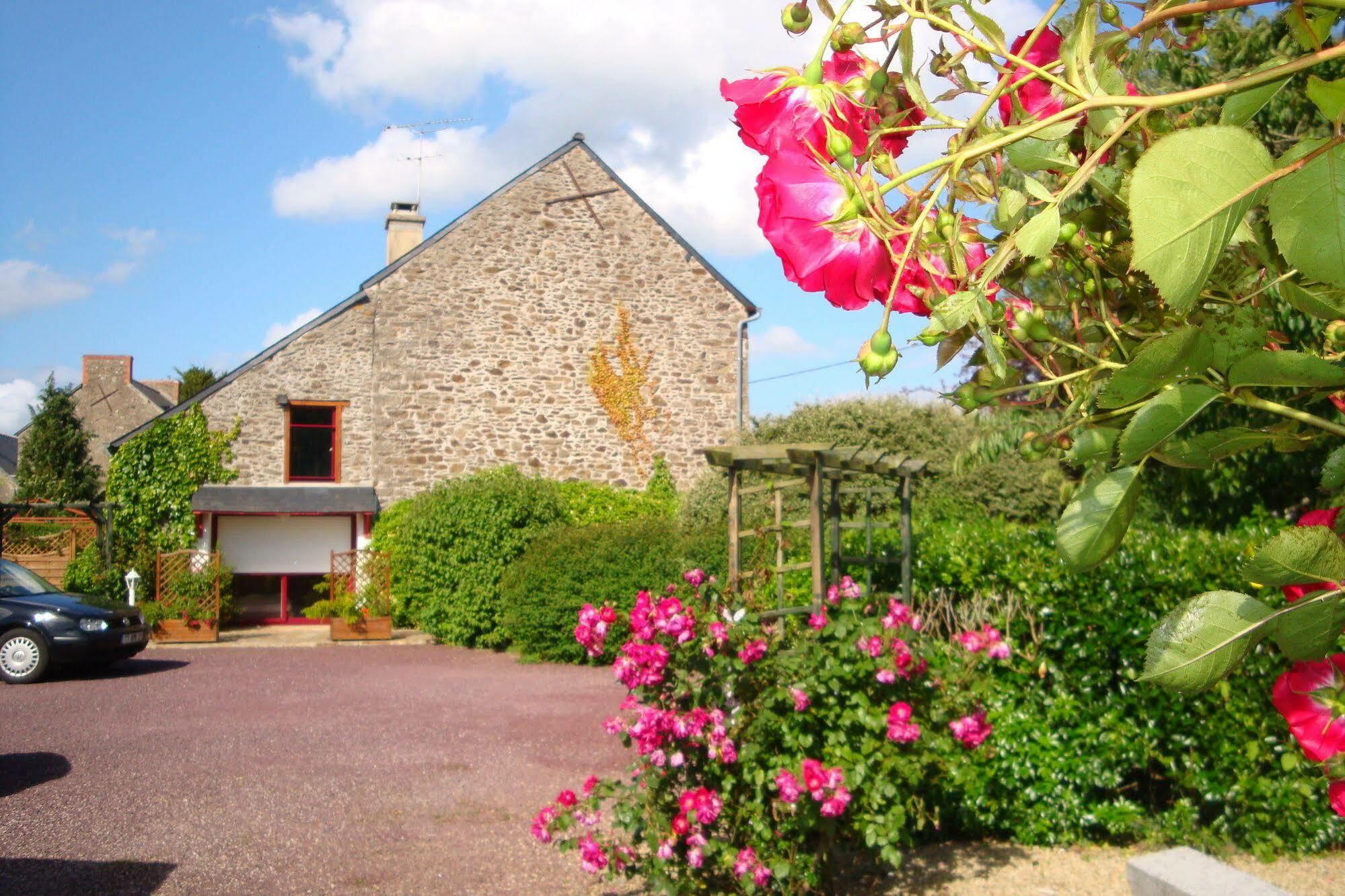 Bed and Breakfast Au Jardin D'Eloise Tremereuc Zewnętrze zdjęcie